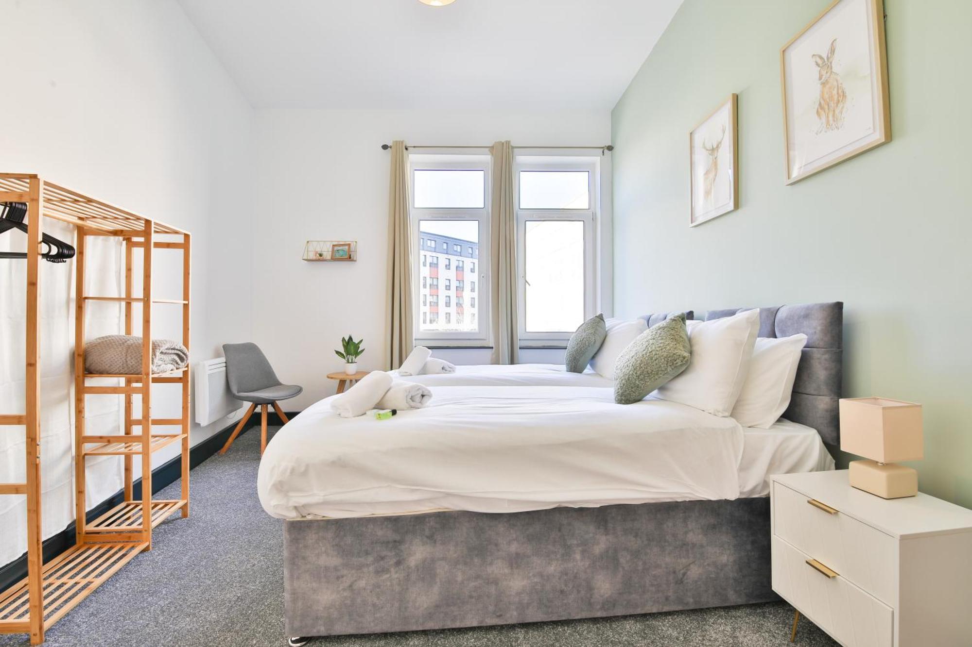 The Kingsway- 2 Bedroom Central Swansea Apartments By Stayright Bagian luar foto