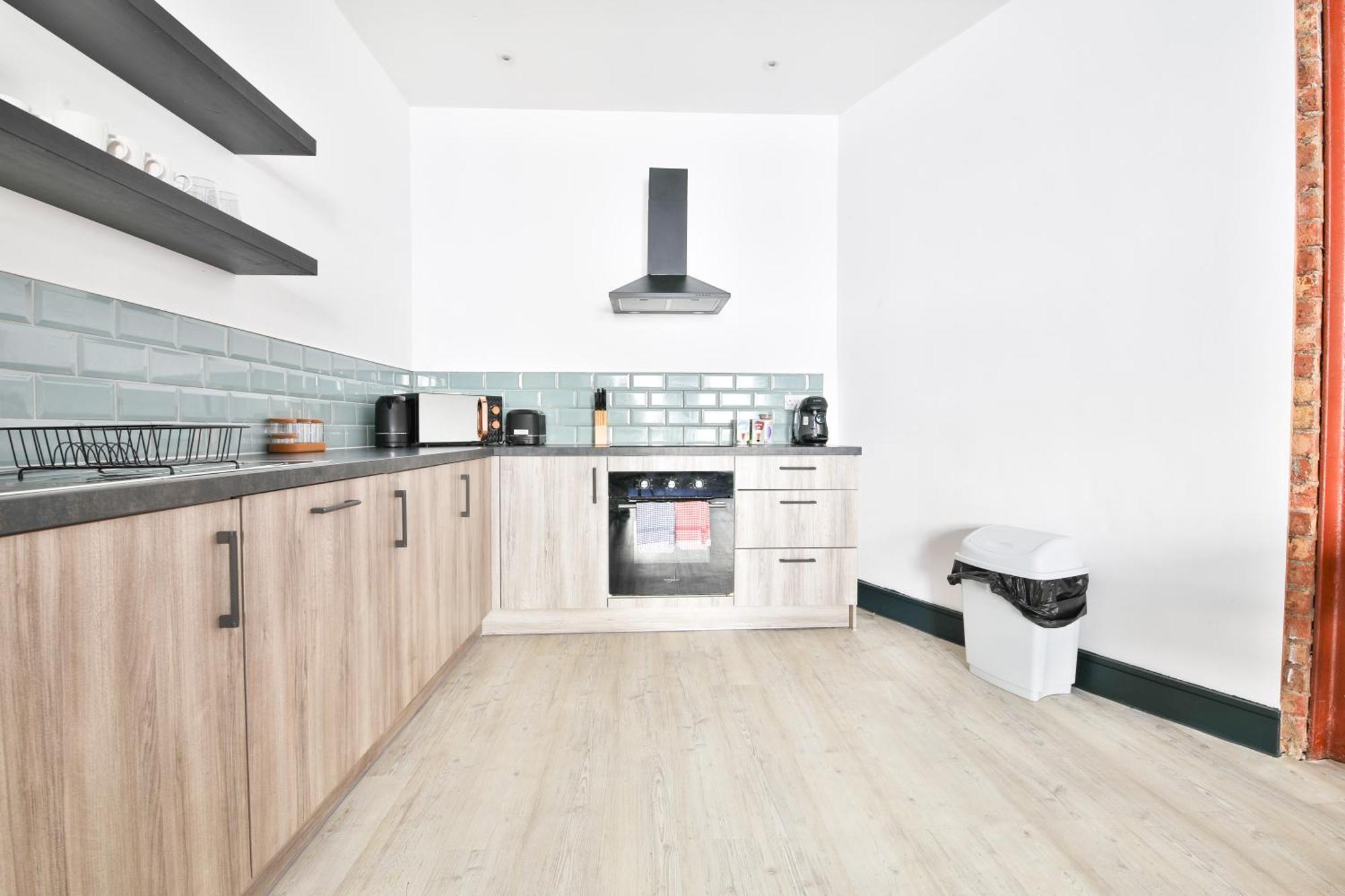 The Kingsway- 2 Bedroom Central Swansea Apartments By Stayright Bagian luar foto