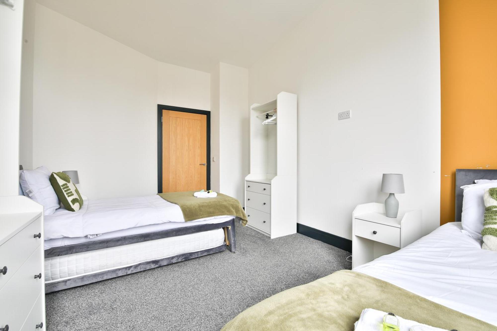 The Kingsway- 2 Bedroom Central Swansea Apartments By Stayright Bagian luar foto