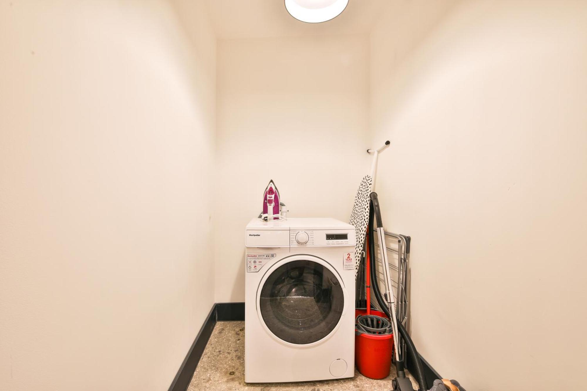 The Kingsway- 2 Bedroom Central Swansea Apartments By Stayright Bagian luar foto