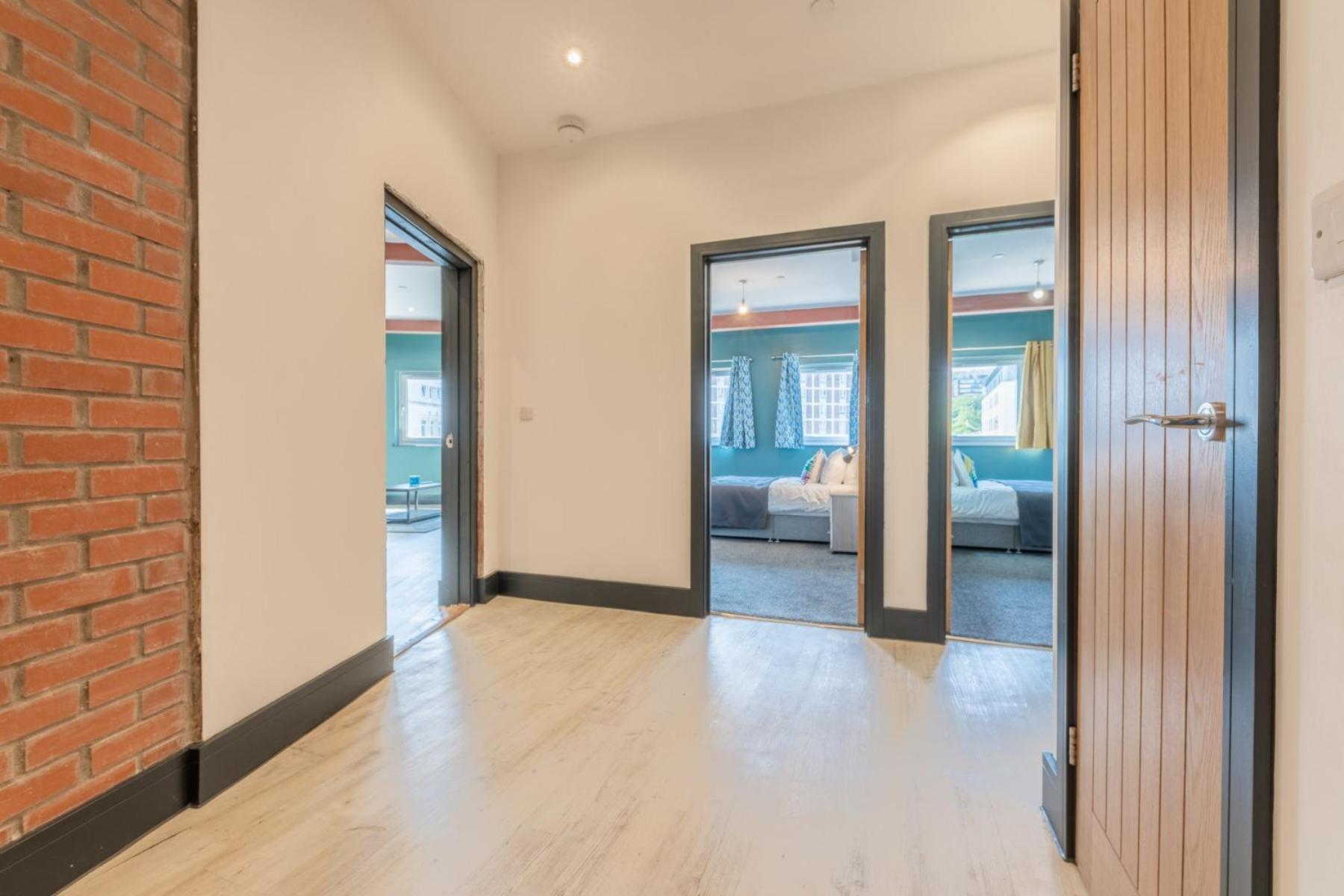The Kingsway- 2 Bedroom Central Swansea Apartments By Stayright Bagian luar foto
