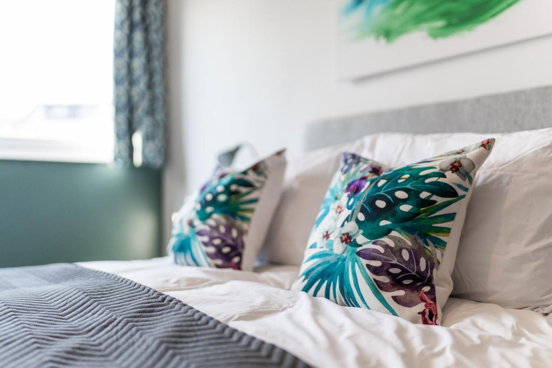 The Kingsway- 2 Bedroom Central Swansea Apartments By Stayright Bagian luar foto