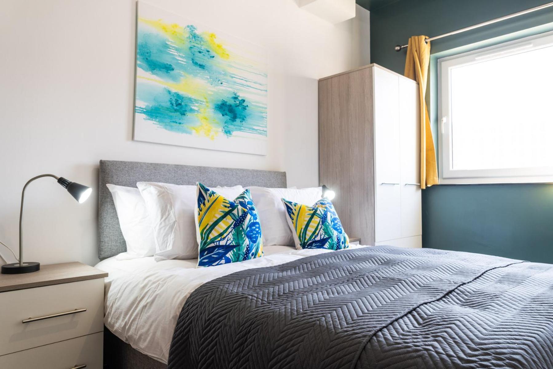 The Kingsway- 2 Bedroom Central Swansea Apartments By Stayright Bagian luar foto