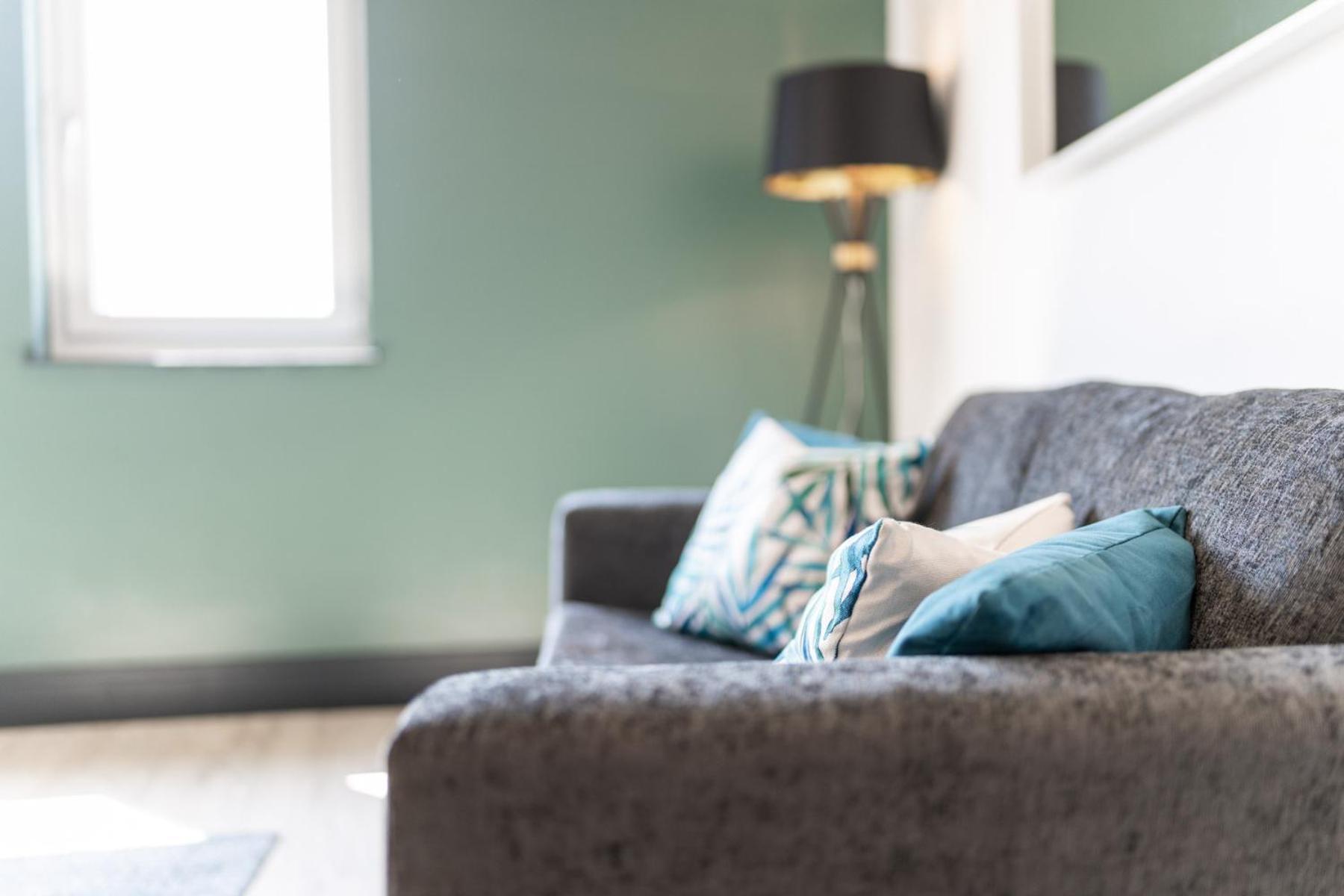 The Kingsway- 2 Bedroom Central Swansea Apartments By Stayright Bagian luar foto