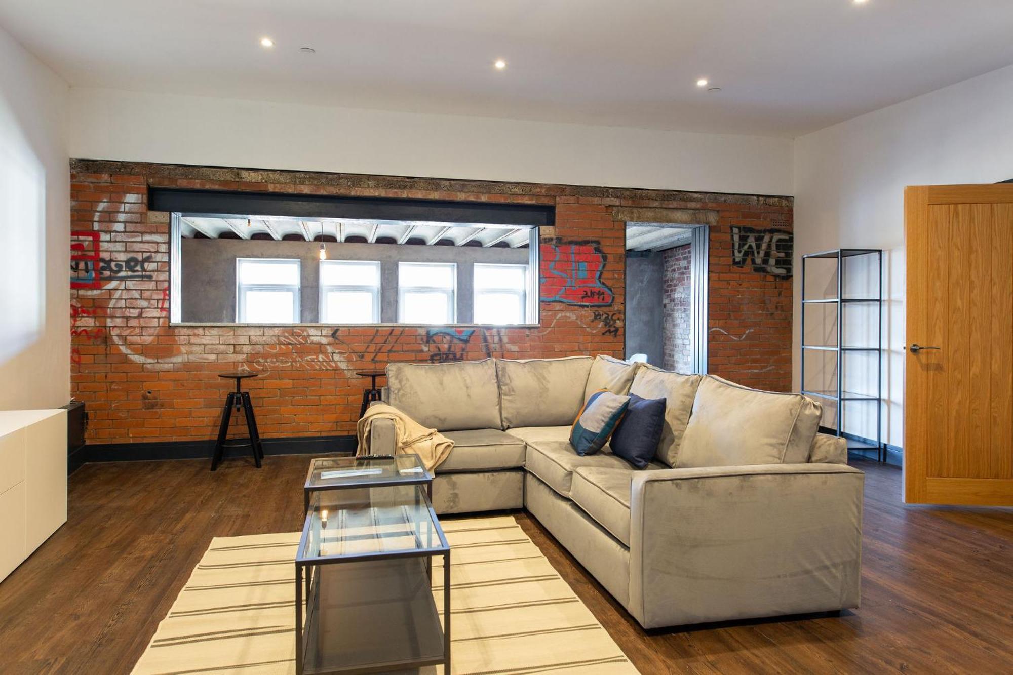 The Kingsway- 2 Bedroom Central Swansea Apartments By Stayright Bagian luar foto