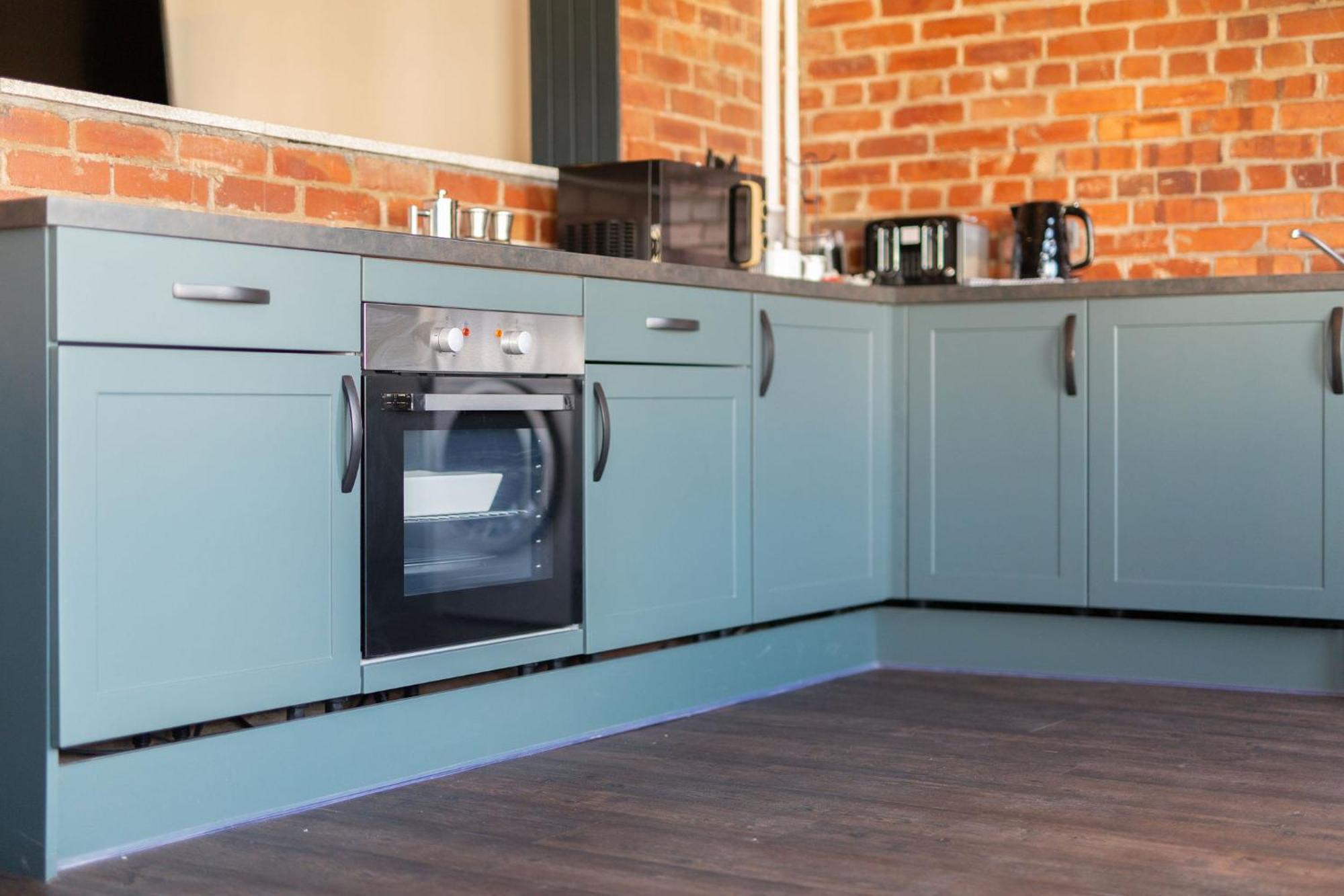 The Kingsway- 2 Bedroom Central Swansea Apartments By Stayright Bagian luar foto