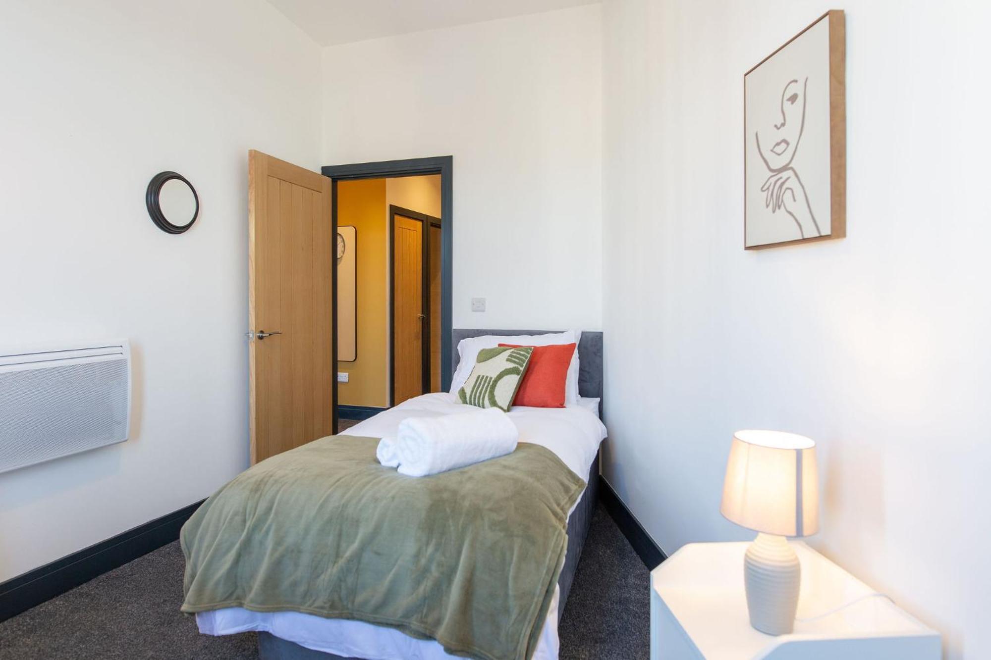 The Kingsway- 2 Bedroom Central Swansea Apartments By Stayright Bagian luar foto